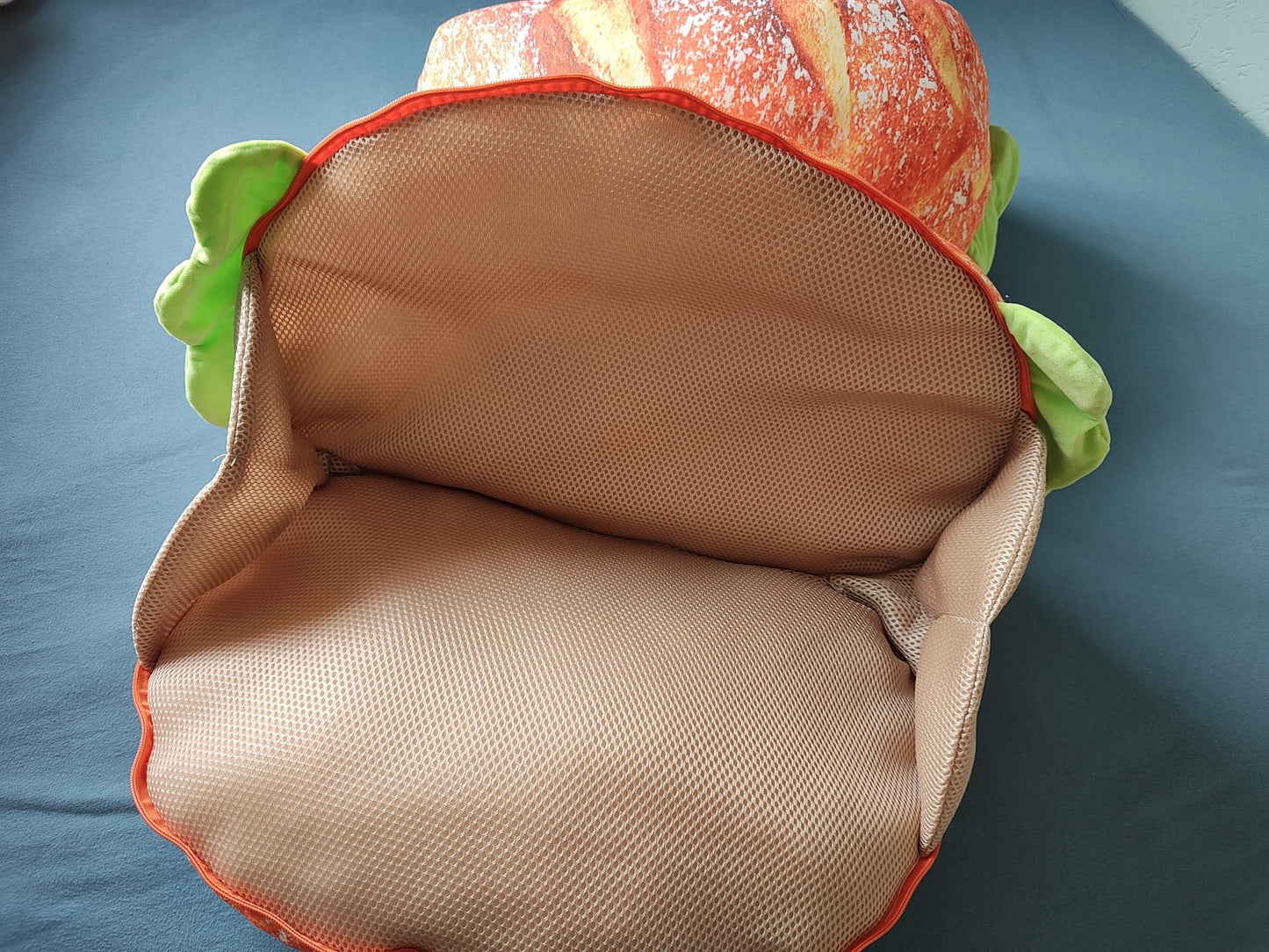 Sandwich kussen - Het broodje zitgemak - Van kussen naar krukje