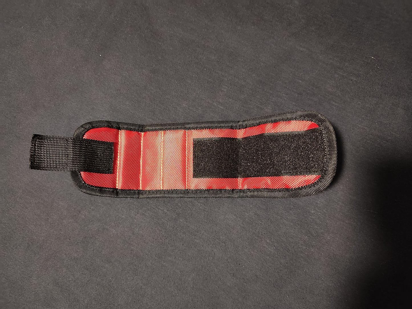 De Krachtige Klus-Kameleon - Magnetische armband